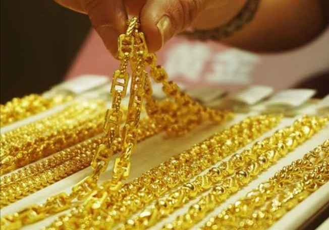 سعر الذهب يعاود الارتفاع بمنتصف تعاملات 26 فبراير 2024